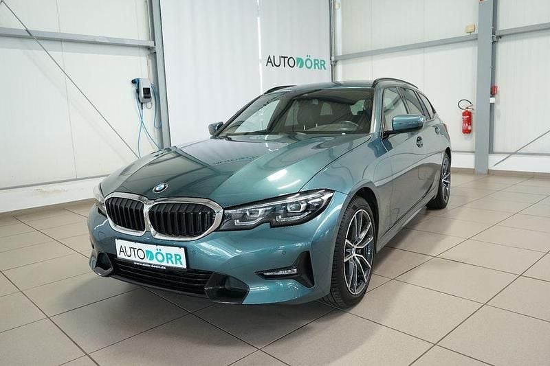 Blau Gebraucht 2021 BMW 330 Sport Line Limousine | 29.900 € (Guter Preis) - Bild 1/4