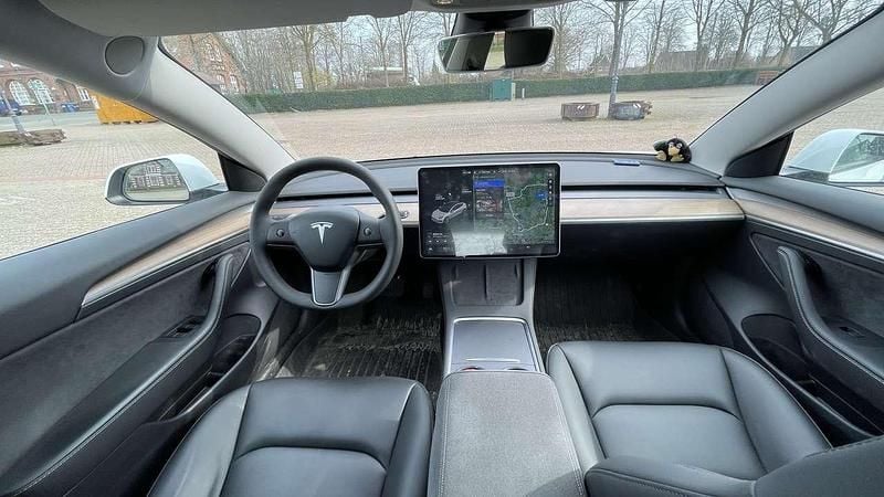 Gebraucht Tesla Model 3 Standard Range Plus 239 kW (325 PS) 2021 Weiß Limousine
