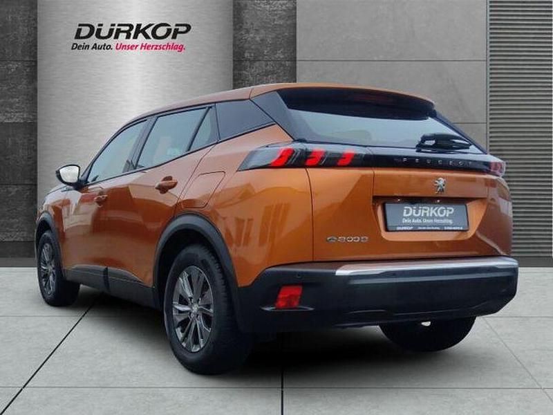 Gebraucht Peugeot e-2008 Active 100 kW (136 PS) 2022 Lackierung orange fusion/typ a SUV