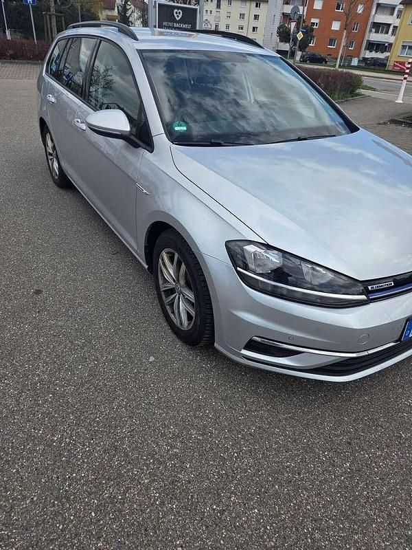 Gebraucht VW Golf VII Comfortline 131 PS (96 kW) 2019 Silber Kombi