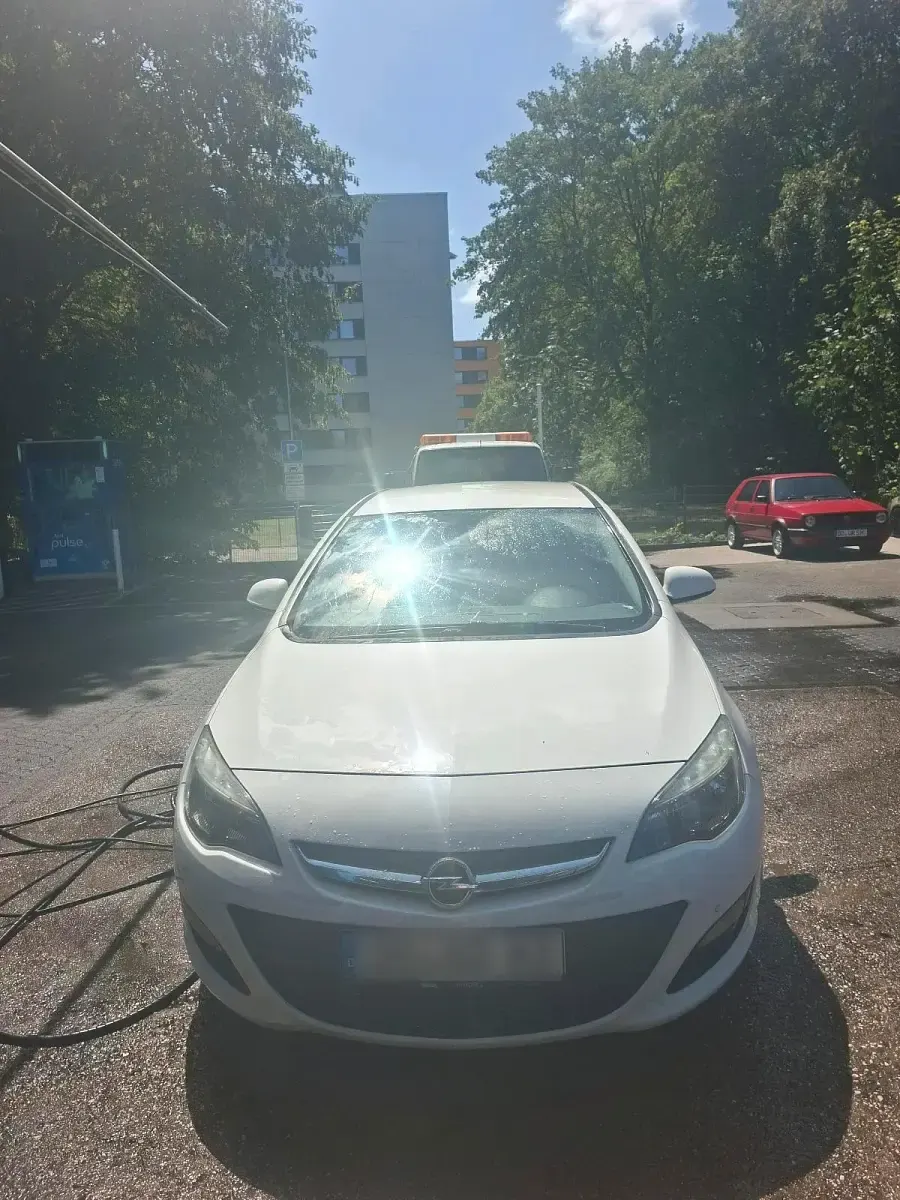 Gebraucht Opel Astra 121 PS (88 kW) 2012 Weiß Kleinwagen