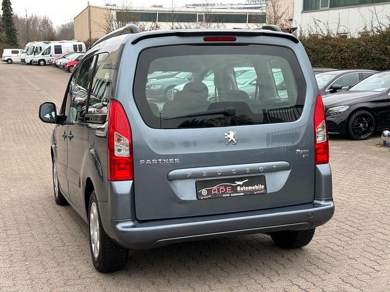 Gebraucht Peugeot TePee 92 PS (67 kW) 2012 Grau Van / Kleinbus
