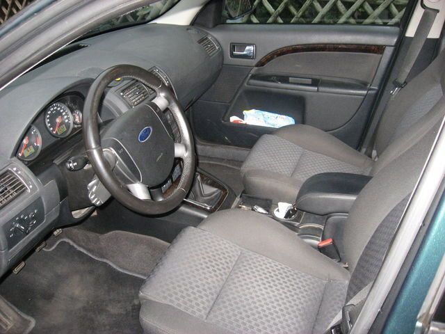 Gebraucht Ford Mondeo 131 PS (96 kW) 2003 Grün Kombi