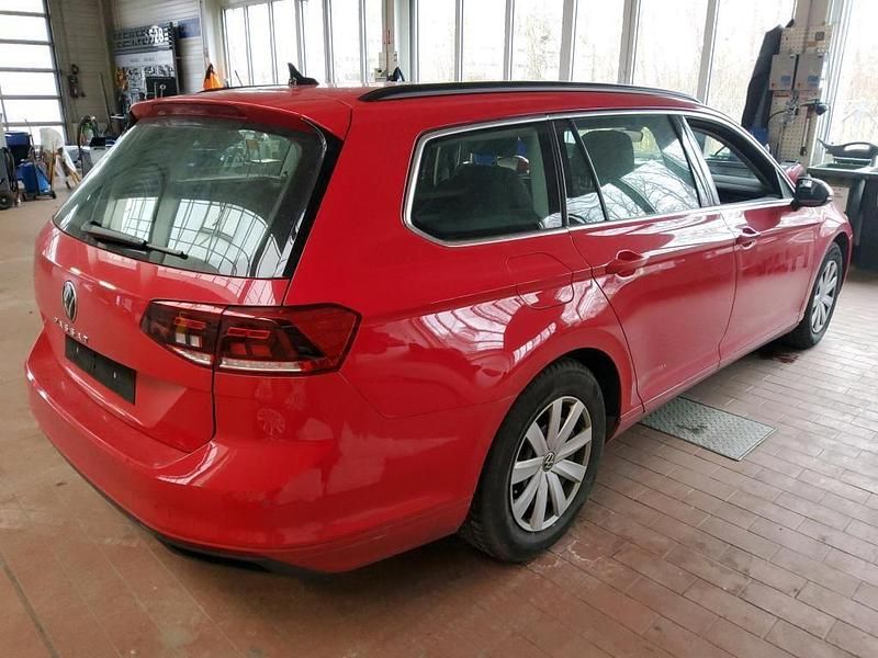 Gebraucht VW Passat Business 122 PS (89 kW) 2023 Rot Kombi