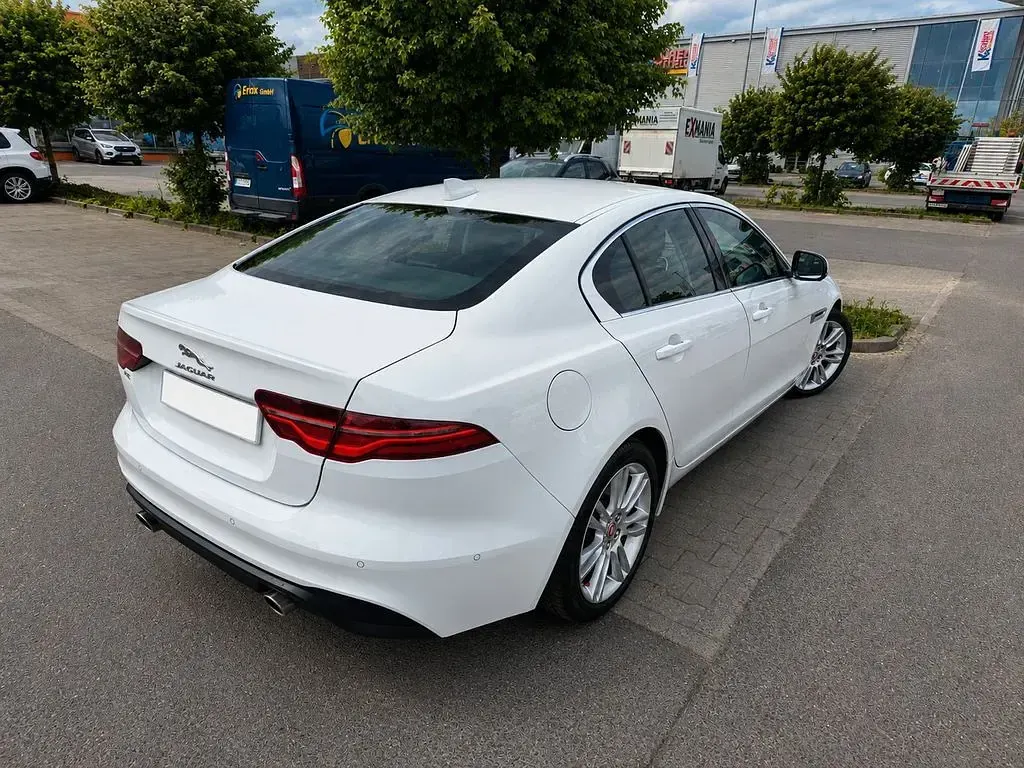 Gebraucht Jaguar XE 250 PS (183 kW) 2020 Weiß Limousine
