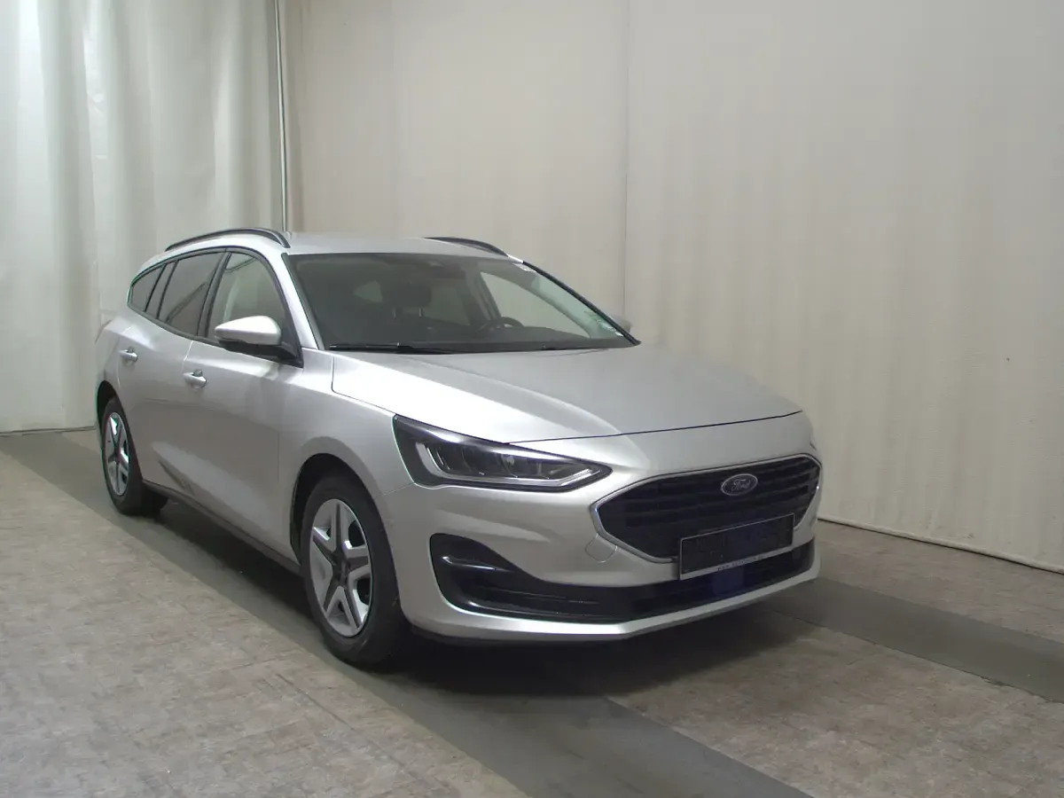 Używany Ford Focus Cool & Connect 120 KM (88 kW) 2022 Srebrny Kombi