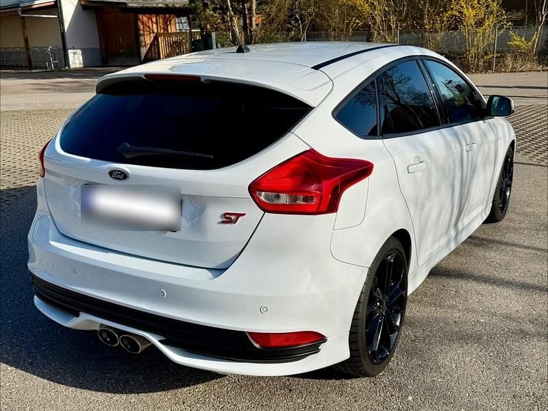 Gebraucht Ford Focus Performance Edition 250 PS (183 kW) 2018 Weiß Limousine
