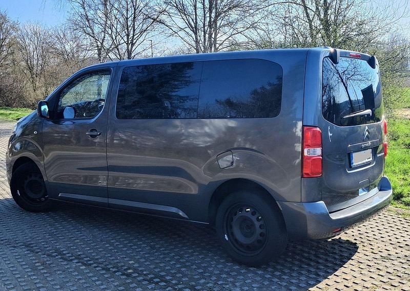 Grau Gebraucht 2017 Citroën Spacetourer Feel Van | 17.777 € (Fairer Preis) - Bild 1/4