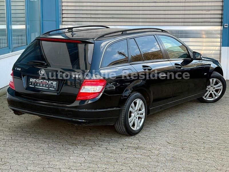 Gebraucht Mercedes C180 156 PS (114 kW) 2010 Schwarz Kombi