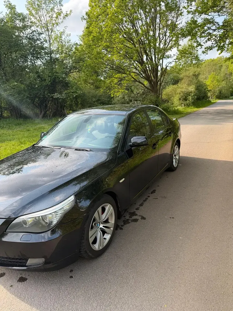 Gebraucht BMW 525 197 PS (144 kW) 2008 Schwarz Limousine