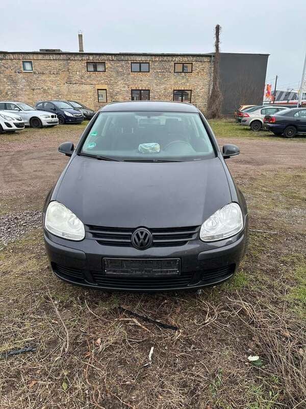 Schwarz Gebraucht 2004 VW Golf V Trendline Limousine | 900 € (Superpreis) - Bild 1/4