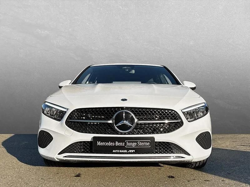 Gebraucht Mercedes A200 Advanced 163 PS (119 kW) 2024 Weiß Limousine