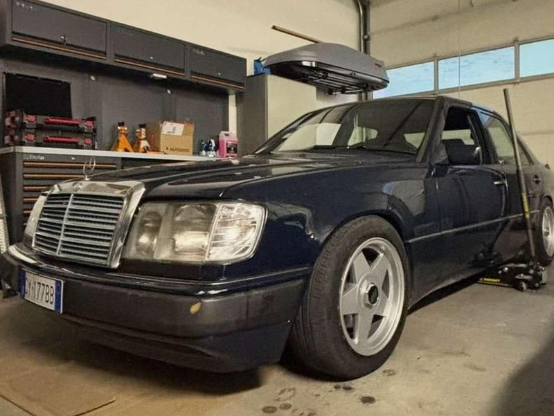 Blau Gebraucht 1992 Mercedes 230 Limousine | 14.000 € - Bild 1/4