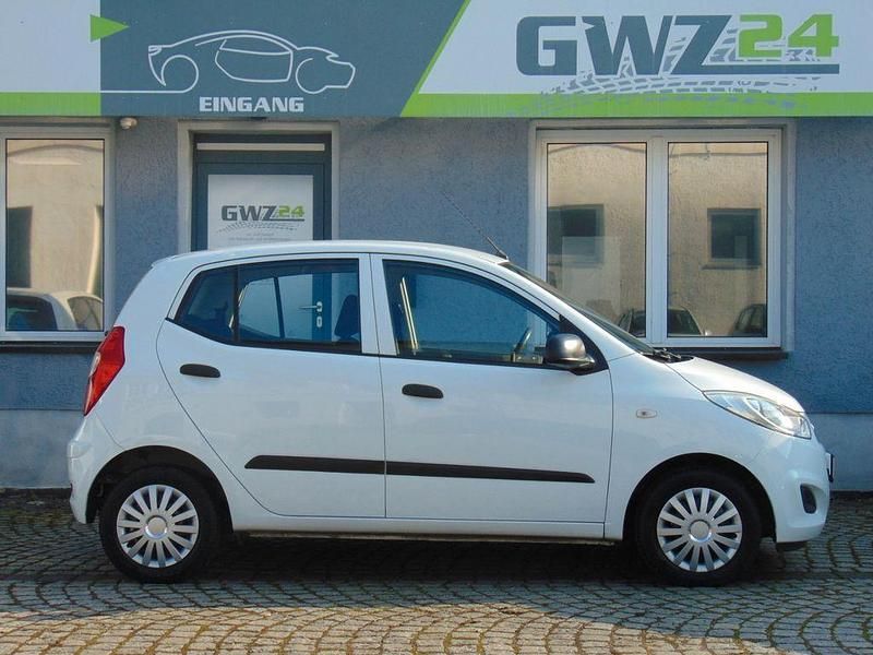 Gebraucht Hyundai i10 Edition 69 PS (50 kW) 2011 Weiß Kleinwagen