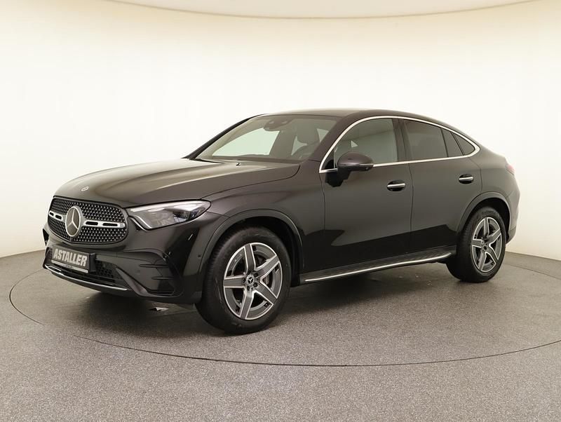 Gebraucht Mercedes GLC220 AMG line 197 PS (144 kW) 2023 Metalliclack obsidianschwarz Coupé