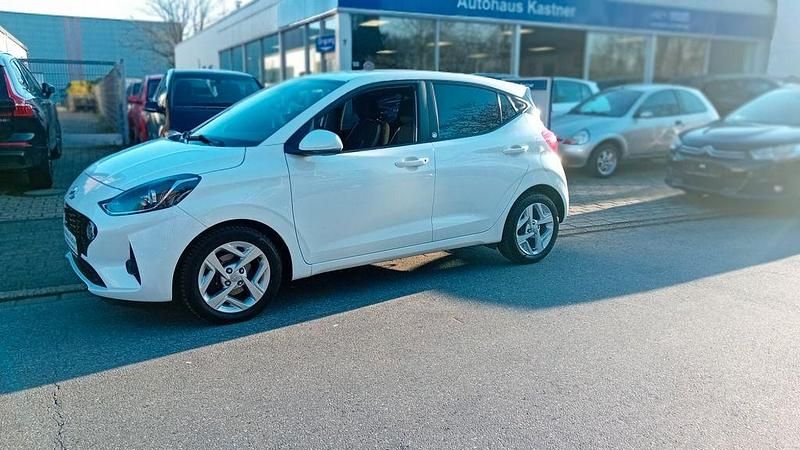 Gebraucht Hyundai i10 Edition 30 67 PS (49 kW) 2022 Weiß Kleinwagen