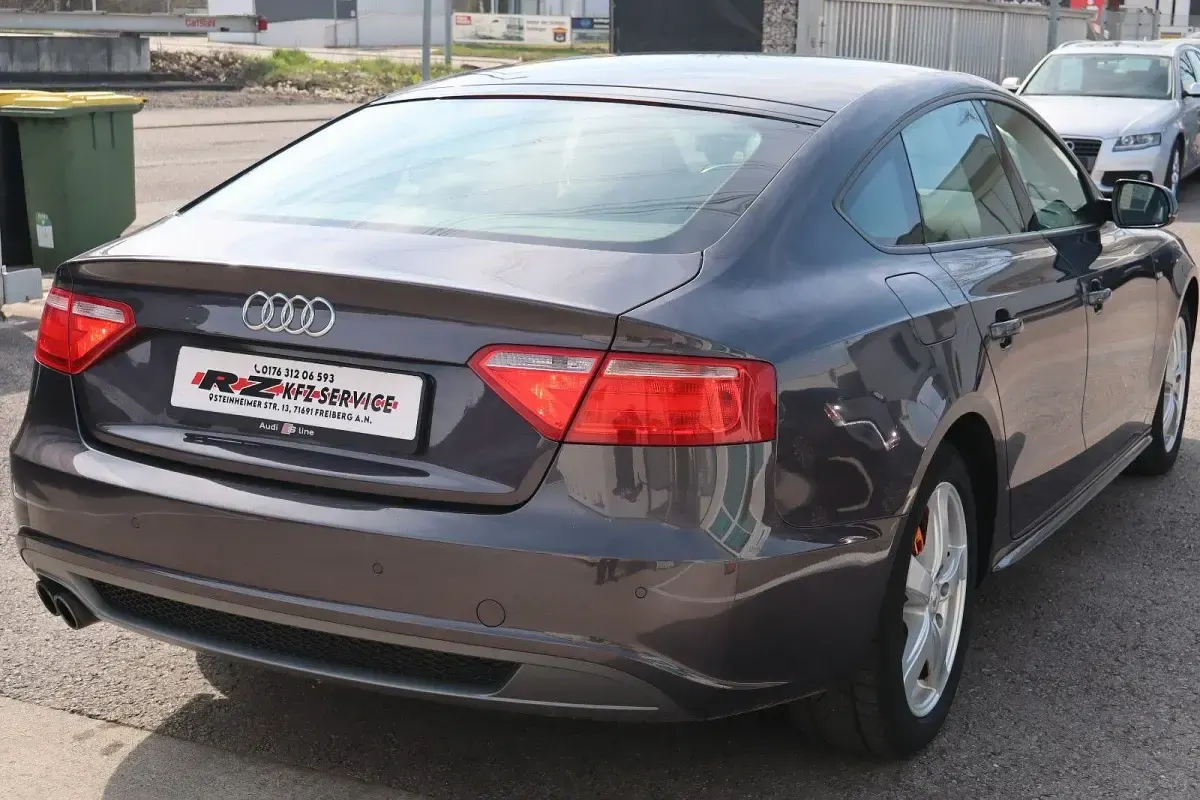 Gebraucht Audi A5 Ambiente 160 PS (117 kW) 2011 Grau Coupé