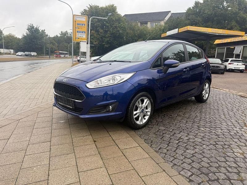 Blau Gebraucht 2017 Ford Fiesta Celebration Kleinwagen | 6.300 € (Superpreis) - Bild 1/4