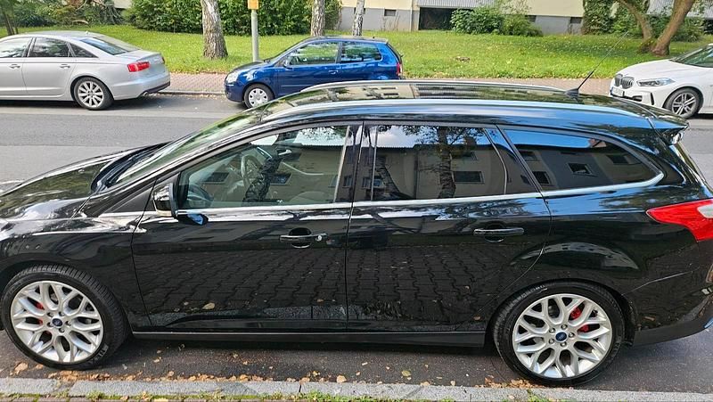 Gebraucht Ford Focus 116 PS (85 kW) 2014 Braun Kombi