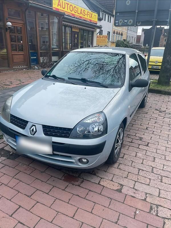 Gebraucht Renault Clio II 43 PS (31 kW) 2003 Silber Kleinwagen