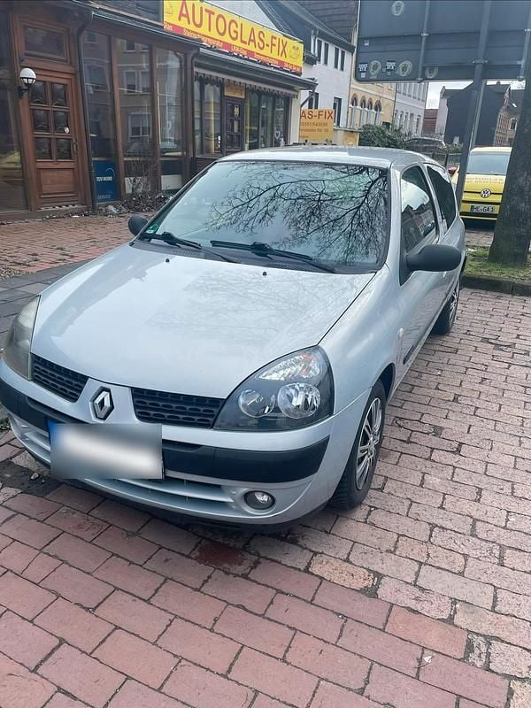 Gebraucht Renault Clio II 58 PS (42 kW) 2003 Silber Kleinwagen
