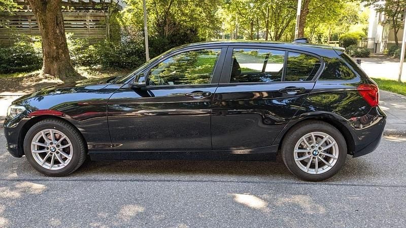 Schwarz Gebraucht 2017 BMW 116 Efficient Dynamics Kleinwagen | 12.600 € (Etwas zu teuer) - Bild 1/4