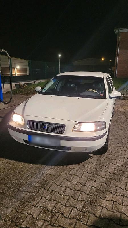 Weiß Gebraucht 2001 Volvo V70 Kombi | 2.500 € (Etwas zu teuer) - Bild 1/4