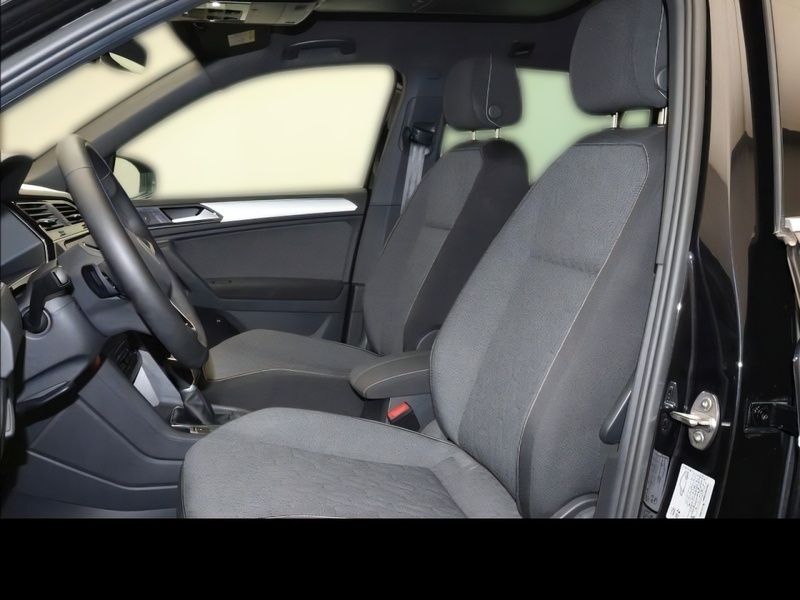 Gebraucht VW Tiguan Move 150 PS (110 kW) 2023 Schwarz SUV