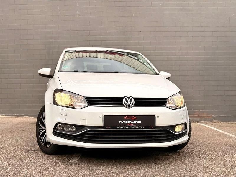 Weiß Gebraucht 2016 VW Polo Allstar Kleinwagen | 8.900 € (Guter Preis) - Bild 1/4
