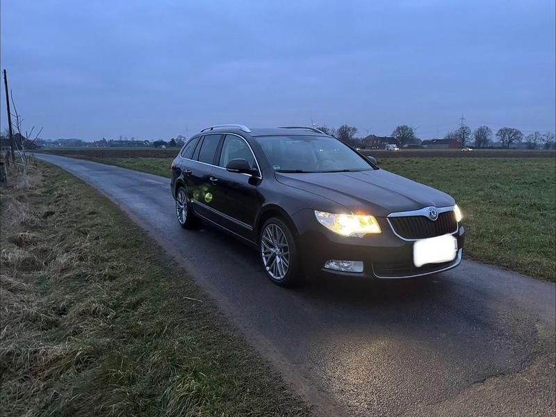Gebraucht Skoda Superb Elegance 260 PS (191 kW) 2011 Schwarz Kombi