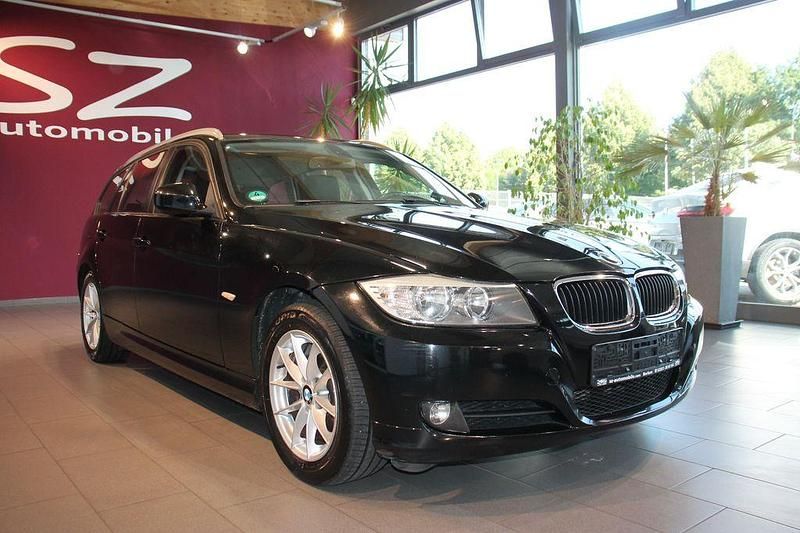 Schwarz Gebraucht 2012 BMW 318 Comfort Edition Kombi | 4.600 € (Guter Preis) - Bild 1/4