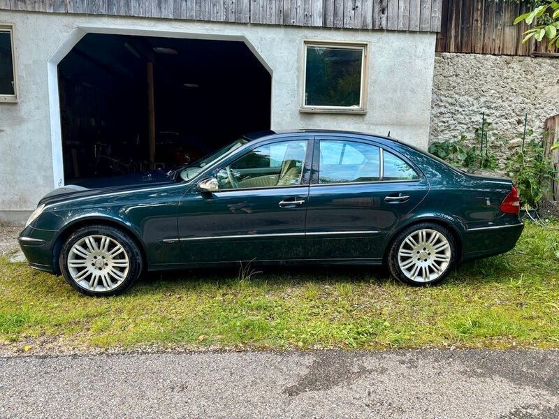 Blau Gebraucht 2003 Mercedes E500 Avantgarde Limousine | 8.750 € (Guter Preis) - Bild 1/4