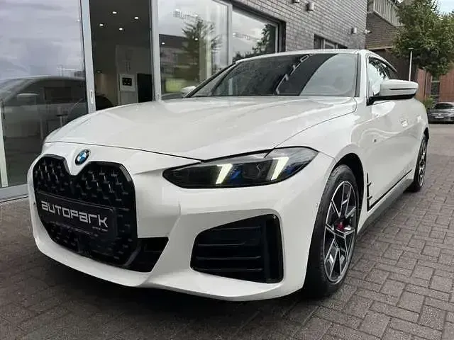 Gebraucht BMW 420 Coupé Sport Line 190 PS (139 kW) 2025 Alpinweiss iii Coupé