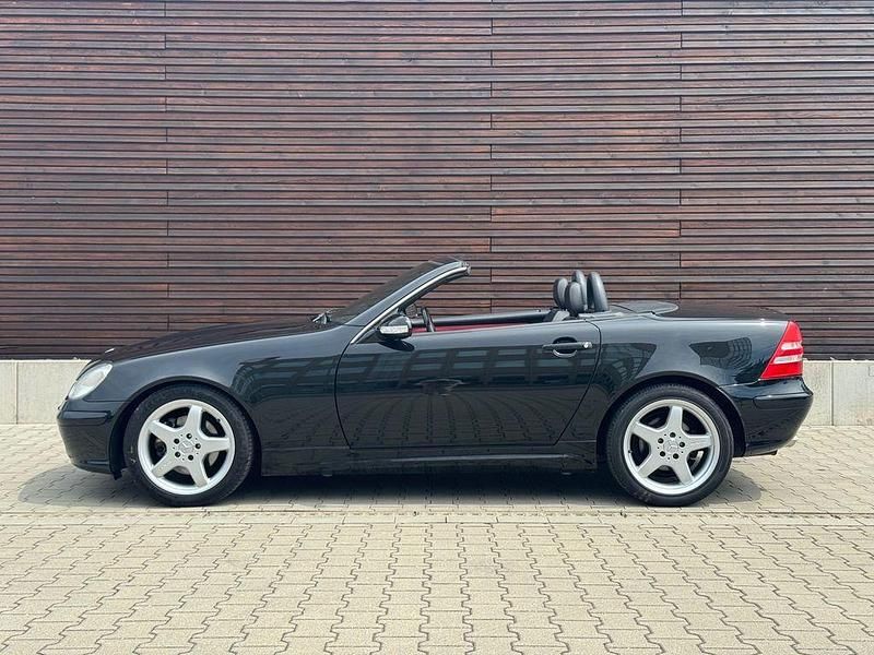 Schwarz Gebraucht 2001 Mercedes SLK320 AMG Cabrio | 13.900 € (Teuer) - Bild 1/4