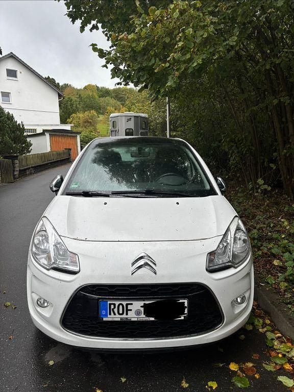 Weiß Gebraucht 2013 Citroën C3 Exclusive Kleinwagen | 5.800 € (Guter Preis) - Bild 1/4