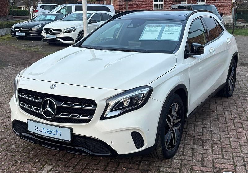 Weiß Gebraucht 2017 Mercedes GLA250 SUV | 19.950 € (Fairer Preis) - Bild 1/4