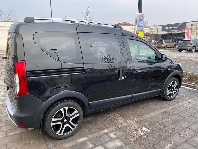 Gebraucht Dacia Dokker Stepway 90 PS (66 kW) 2018 Schwarz Van / Kleinbus