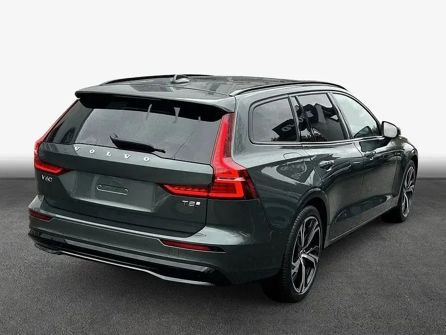 Neu Volvo V60 Ultra 310 PS (228 kW) 2026 Grün Kombi