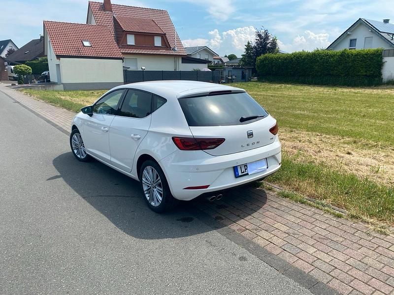 Gebraucht Seat Leon XCELLENCE 125 PS (91 kW) 2017 Weiß Limousine