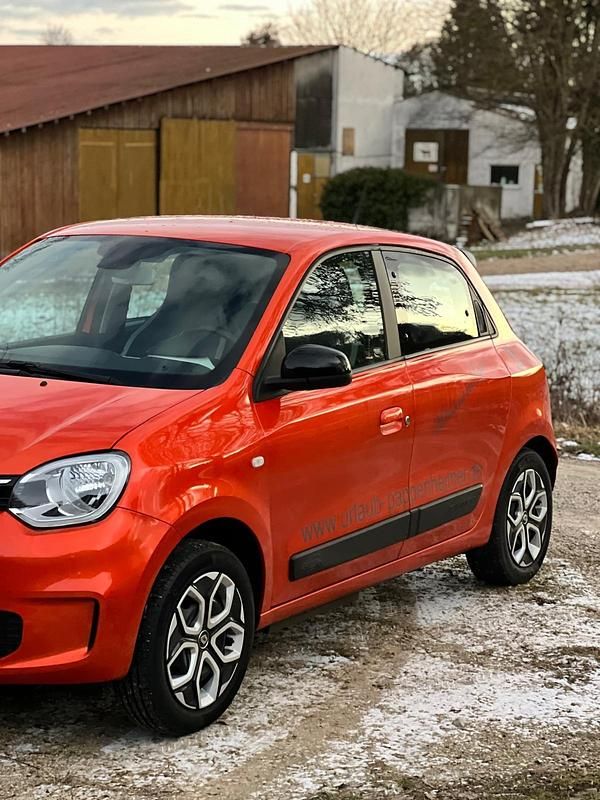 Gebraucht Renault Twingo Equilibre 60 kW (82 PS) 2022 Orange Kleinwagen