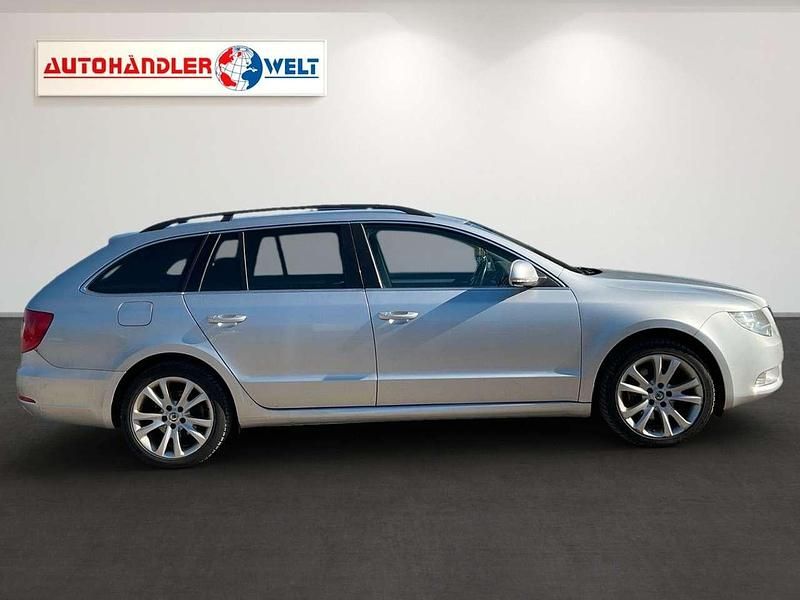 Gebraucht Skoda Superb Exclusive 140 PS (102 kW) 2013 Silber Kombi