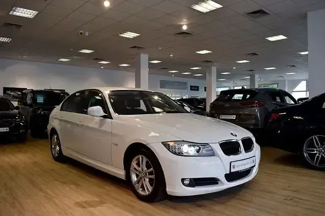 Gebraucht BMW 318 Comfort Edition 143 PS (105 kW) 2011 Weiß Limousine