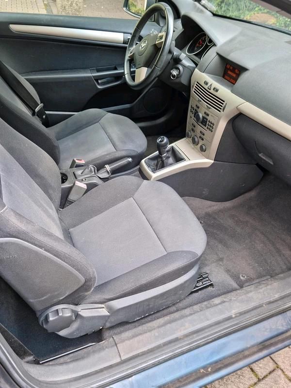 Blau Gebraucht 2008 Opel Astra GTC Coupé | 1.500 € (Superpreis) - Bild 1/3