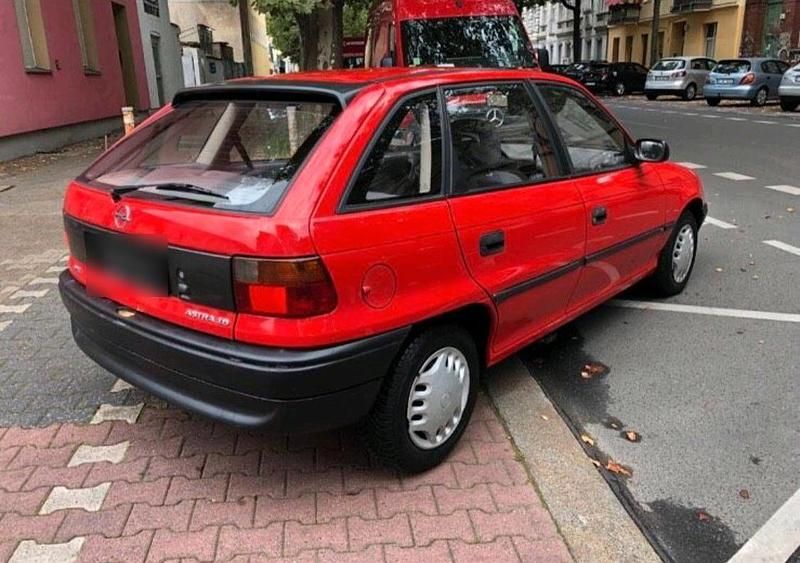 Usata Opel Astra 75 CV (55 kW) 1996 Rosso Utilitaria