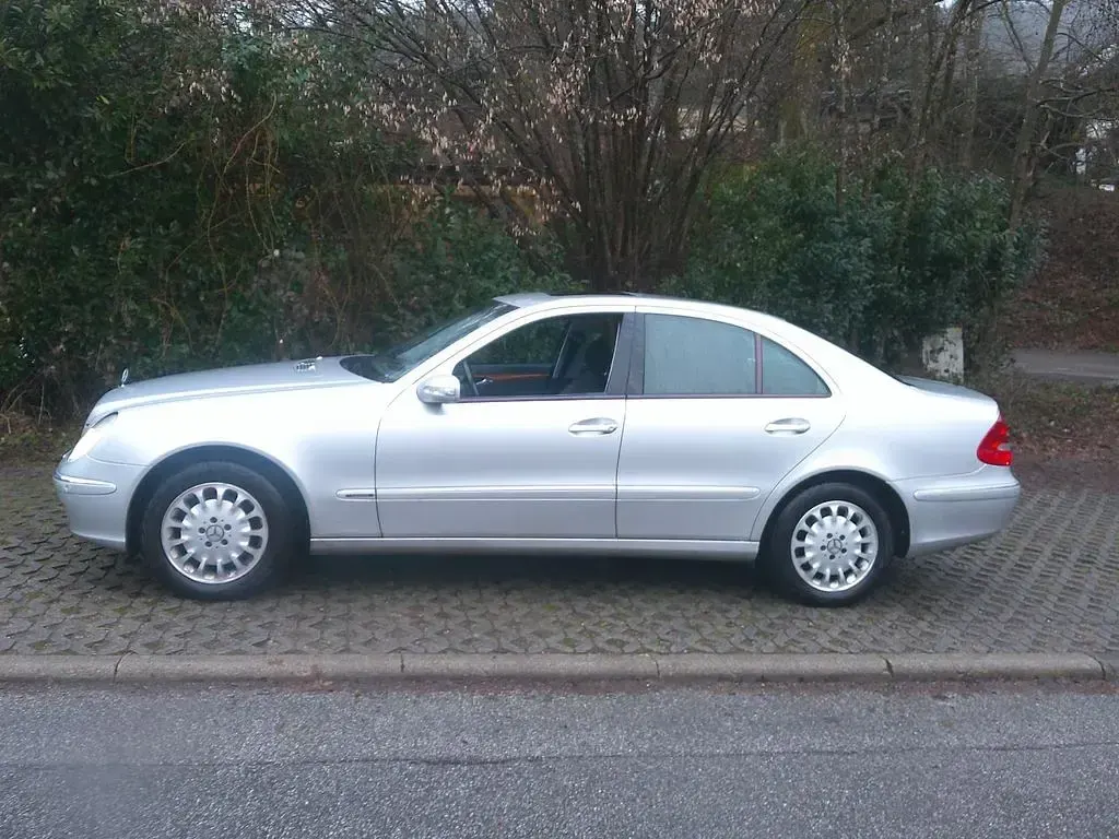 Gebraucht Mercedes E270 Elegance 177 PS (130 kW) 2002 Silber Limousine