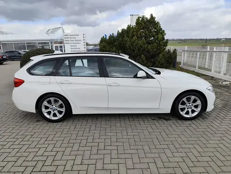 Używany BMW 320 Advantage 184 KM (135 kW) 2018 Biały Kombi