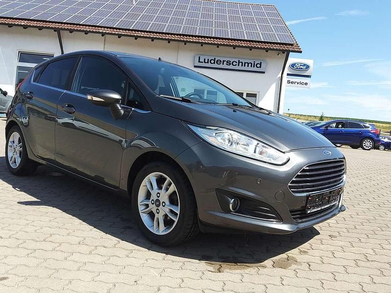 Magneticgrau (metallic) Gebraucht 2017 Ford Fiesta Titanium Kleinwagen | 9.490 € (Fairer Preis) - Bild 1/4