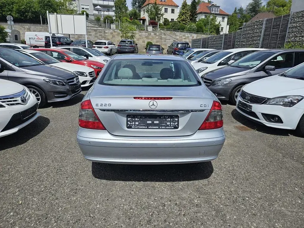 Gebraucht Mercedes E220 170 PS (125 kW) 2008 Silber Limousine