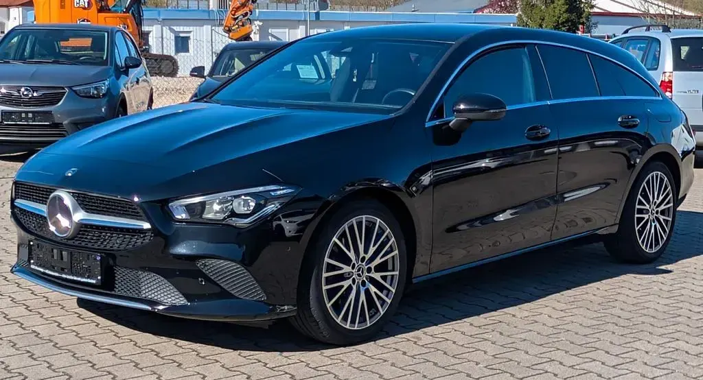 Gebraucht Mercedes CLA200 Shooting Brake 150 PS (110 kW) 2019 Schwarz Kombi