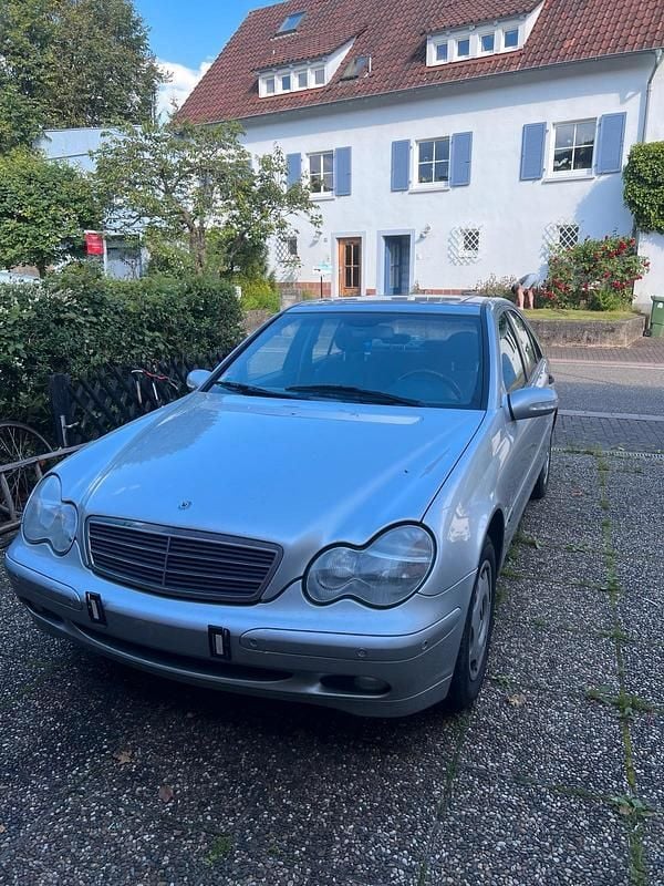 Grau Gebraucht 2000 Mercedes C180 Limousine | 950 € (Superpreis) - Bild 1/4